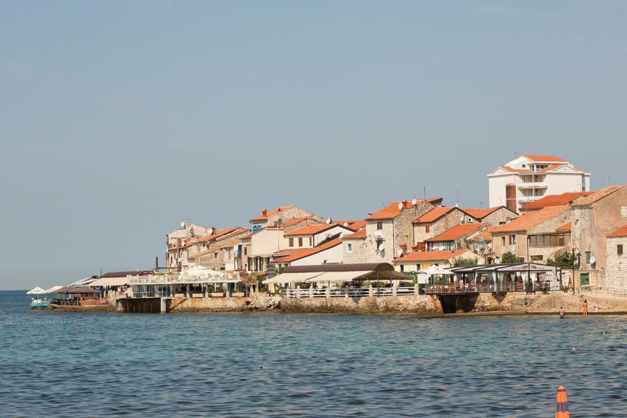 Downtown Beach Apartments Umago Exterior foto